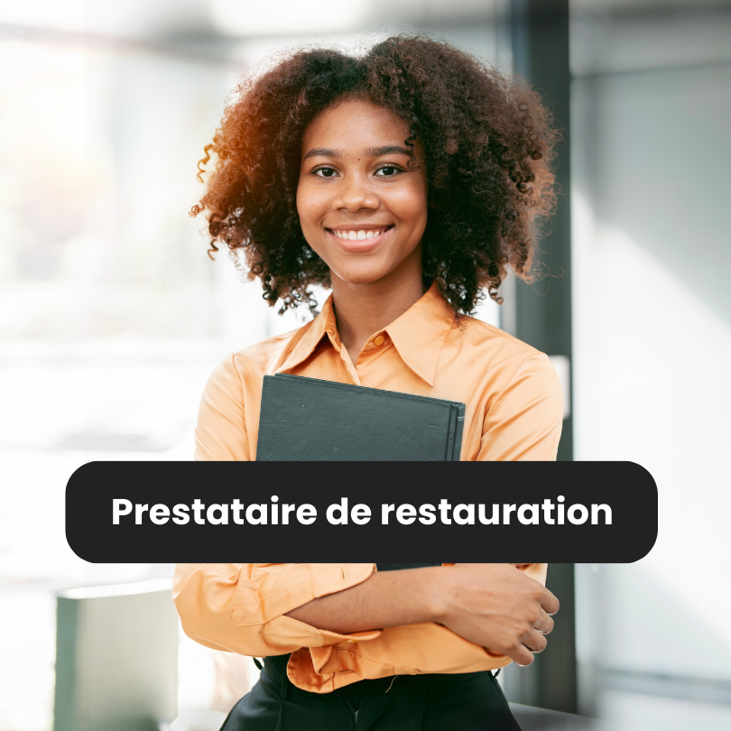 Photo d'une femme avec le texte "un prestataire de restauration" sur fond noir"
